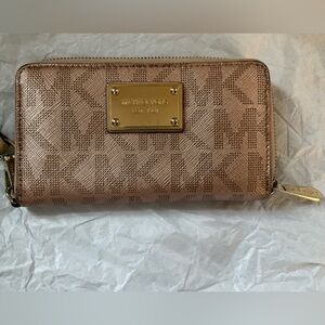 Michael Kors rose gold metallic wallet